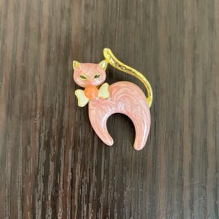 猫のブローチ